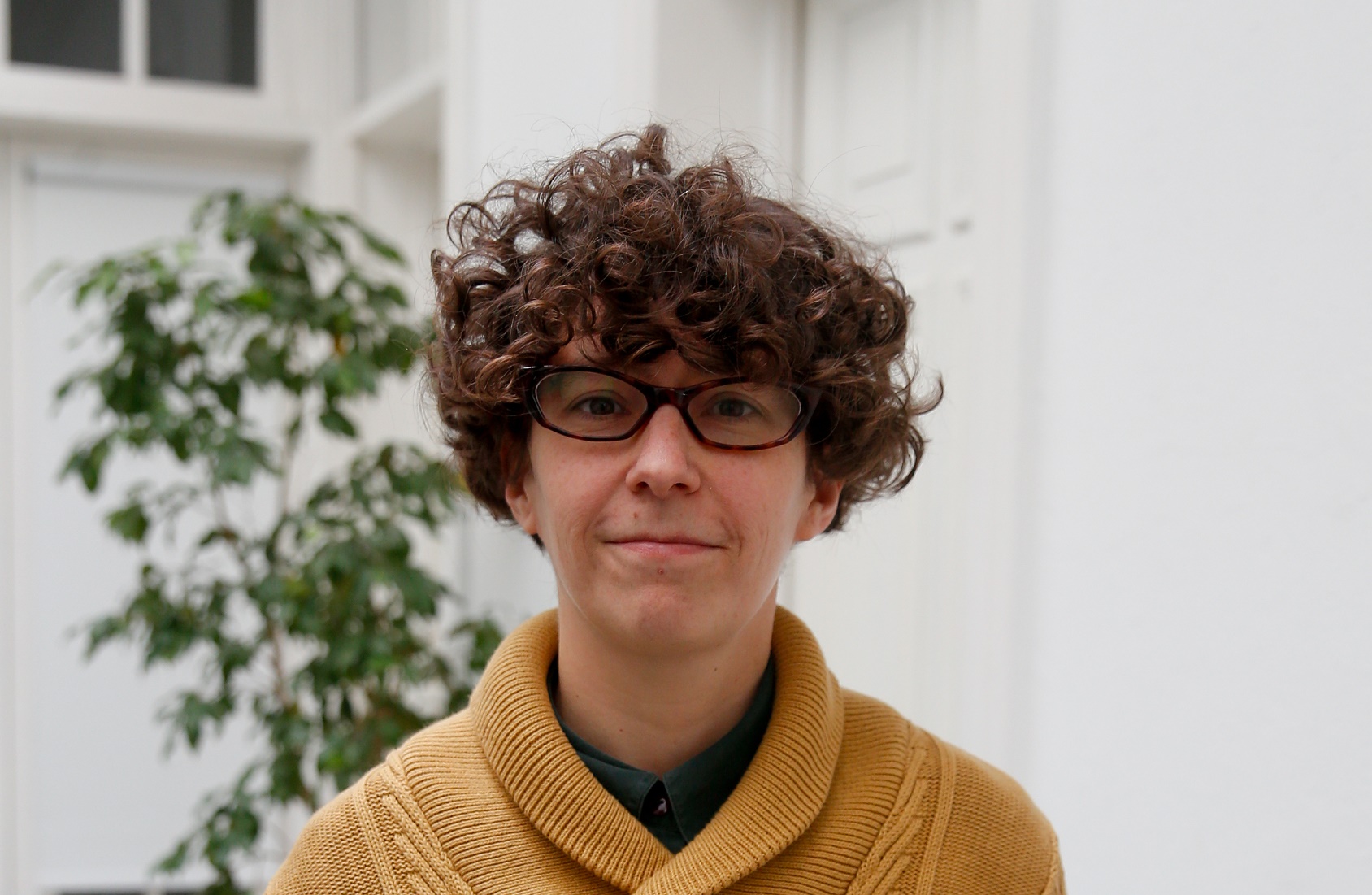 Manuela Infante, la dramaturga que se aburrió de los humanos por